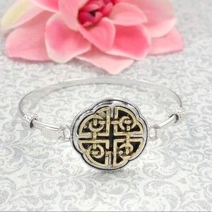 🌼 Celtic Knot 2-Tone Hook Bangle Bracelet